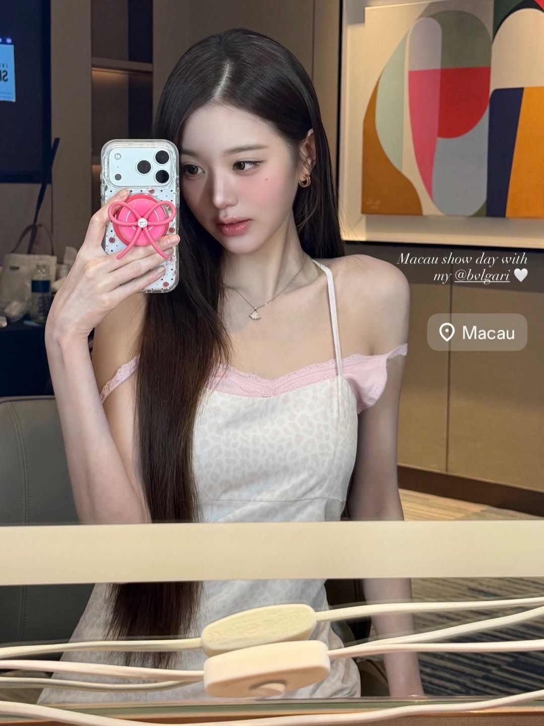 C&ocirc;ng ch&uacute;a Kpop mặc v&aacute;y ngủ l&ecirc;n s&acirc;n khấu- Ảnh 6.