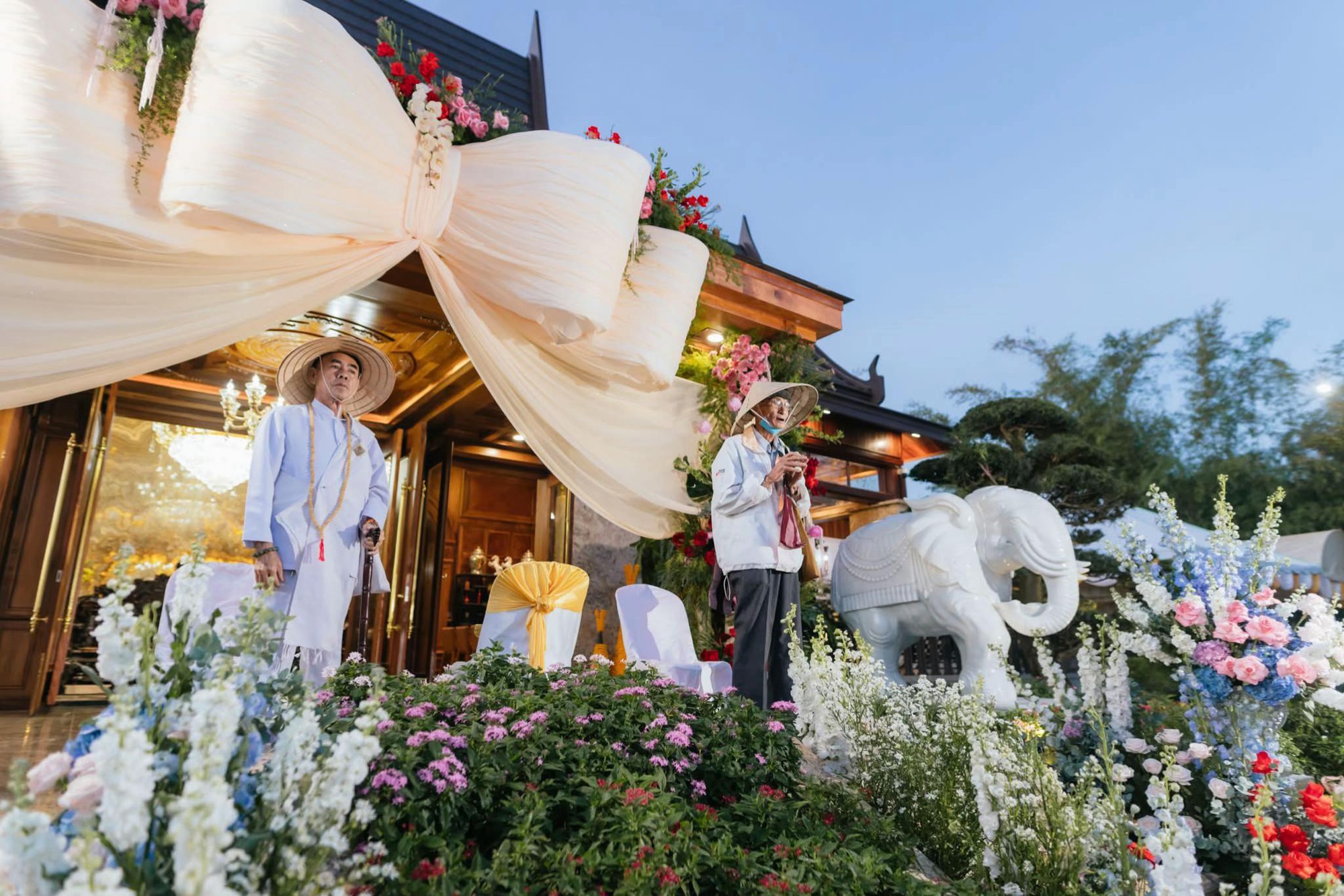 N&agrave;ng d&acirc;u ngoại quốc c&oacute; gia thế "khủng" nhất Việt Nam, mỗi lần về nh&agrave; ngoại l&agrave; cả MXH dậy s&oacute;ng- Ảnh 11.