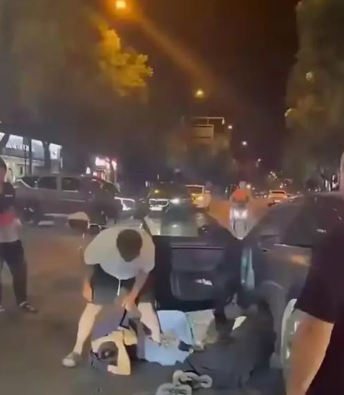 Bắt gian ngo&agrave;i cửa kh&aacute;ch sạn: Cơn ghen của người chồng nổi l&ecirc;n cũng kh&ocirc;ng đ&aacute;ng sợ bằng phản ứng của c&ocirc; vợ- Ảnh 2.