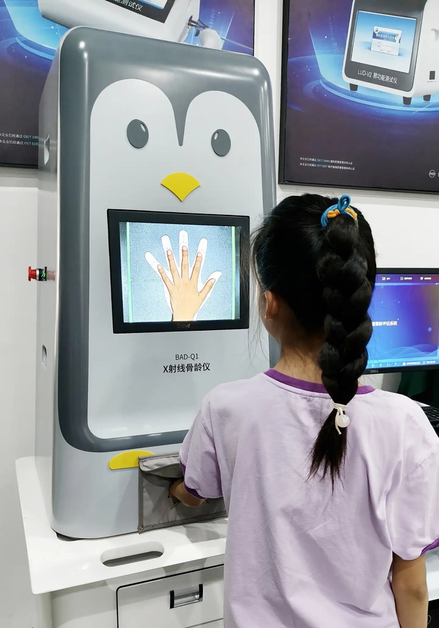 Suốt ng&agrave;y lo "Con c&oacute; bị l&ugrave;n qu&aacute; kh&ocirc;ng?" nhưng bố mẹ kh&ocirc;ng biết ch&iacute;nh 4 sai lầm kinh điển n&agrave;y đang l&agrave;m con l&ugrave;n vĩnh viễn- Ảnh 1.