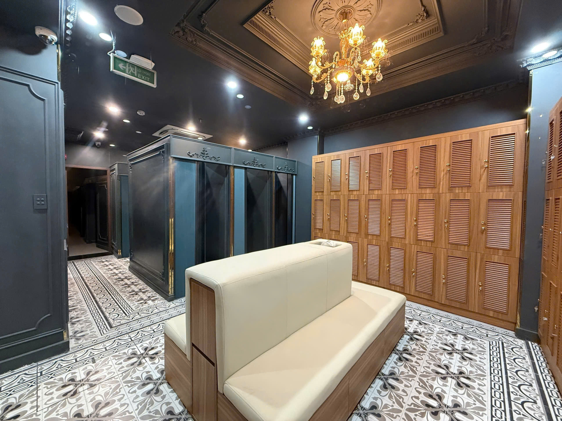 Kh&aacute;ch T&acirc;y "nghiện" đi cắt t&oacute;c ở Việt Nam, định v&agrave;o 15 ph&uacute;t nhưng 2 tiếng sau mới chịu ra- Ảnh 6.