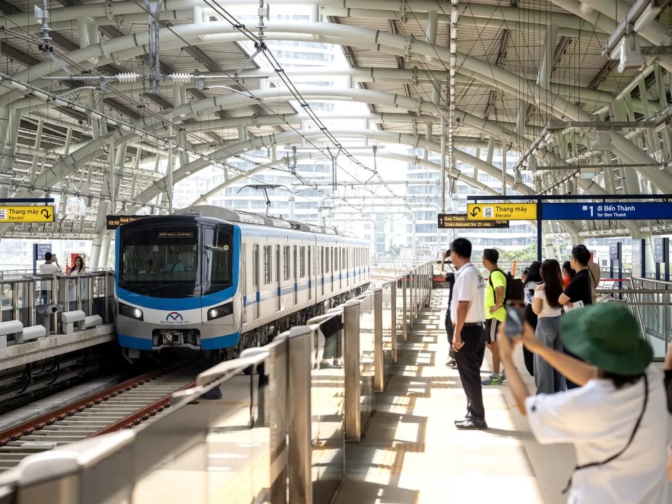 &ldquo;B&aacute;n k&iacute;nh sống&rdquo; của người trẻ đ&atilde; kh&aacute;c: Qu&atilde;ng đường 20km giờ cũng chỉ như 2km th&ocirc;i, v&igrave; c&oacute; Metro rồi!- Ảnh 1.