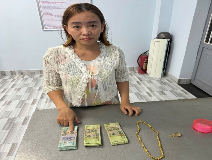 Bắt giữ th&agrave;nh c&ocirc;ng Nguyễn Thị Th&uacute;y Hiền SN 1984- Ảnh 2.