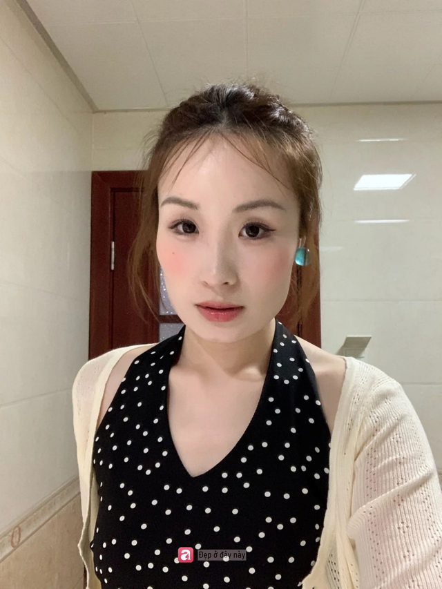 Mặt vu&ocirc;ng đừng chỉ đổi kiểu t&oacute;c, đổi đ&uacute;ng m&agrave;u t&oacute;c mới l&agrave; thứ gi&uacute;p gương mặt mềm hơn hẳn- Ảnh 3.