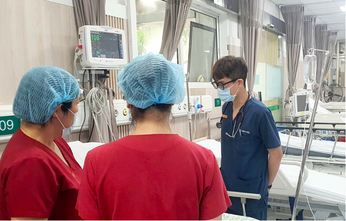 Nắng n&oacute;ng gay gắt: Những dấu hiệu sớm của sốc nhiệt, say nắng - Ảnh 2.