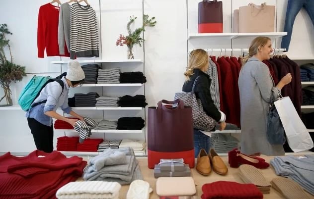 N&oacute;ng: Một thương hiệu thời trang bền vững vừa b&aacute;n m&igrave;nh với gi&aacute; rẻ do nợ 90 triệu USD, danh t&iacute;nh b&ecirc;n mua lại khiến cả ng&agrave;nh c&ocirc;ng nghiệp cho&aacute;ng v&aacute;ng- Ảnh 2.