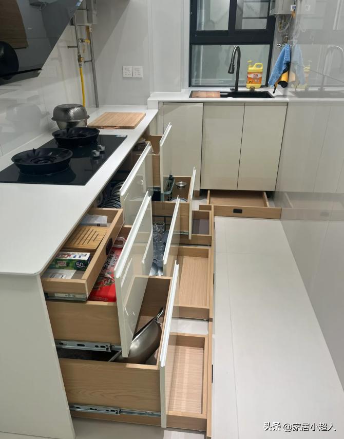 Chồng t&ocirc;i nhất quyết lắp th&ecirc;m ngăn k&eacute;o v&agrave;o 6 chiếc tủ n&agrave;y, sau 6 th&aacute;ng sử dụng, ch&uacute;ng hữu &iacute;ch đến nỗi t&ocirc;i muốn kh&oacute;c v&igrave; sung sướng- Ảnh 6.