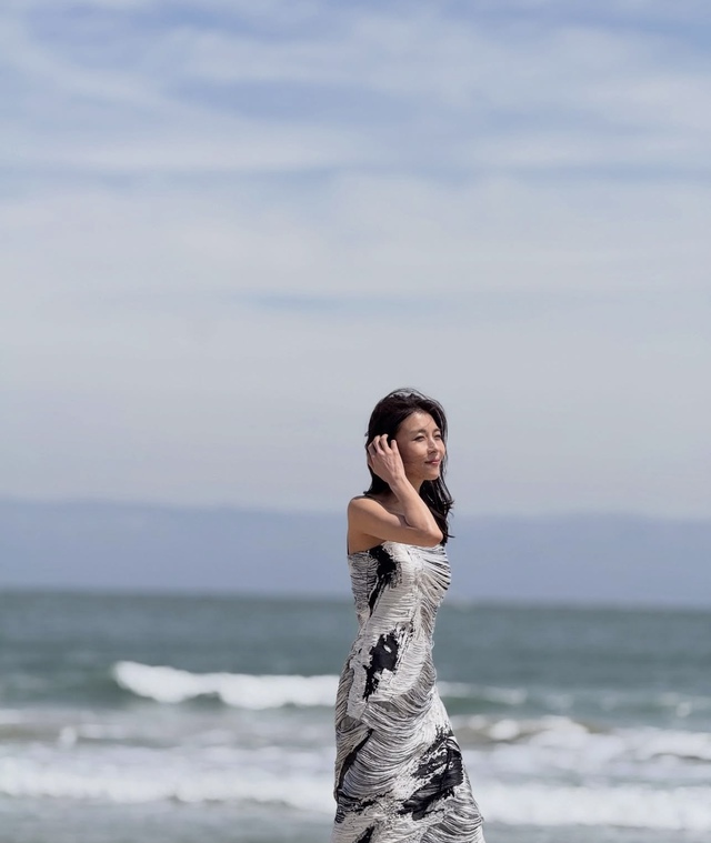 Ha Ji Won giữ d&aacute;ng bằng 1 ly c&agrave; ph&ecirc; đặc biệt- Ảnh 4.
