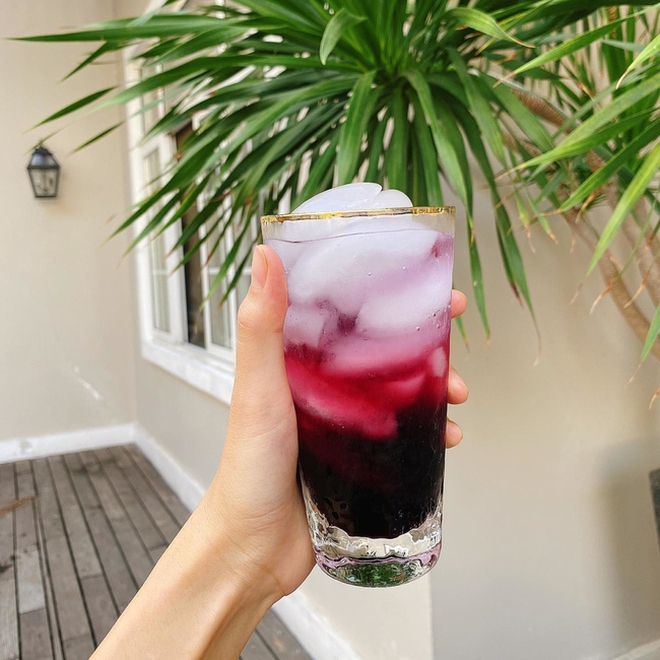Giữa đỉnh điểm nắng n&oacute;ng: Học Tăng Thanh H&agrave; uống loại tr&agrave; "cứu" collagen, chống nắng, chống gi&agrave; cho da cực đỉnh- Ảnh 2.