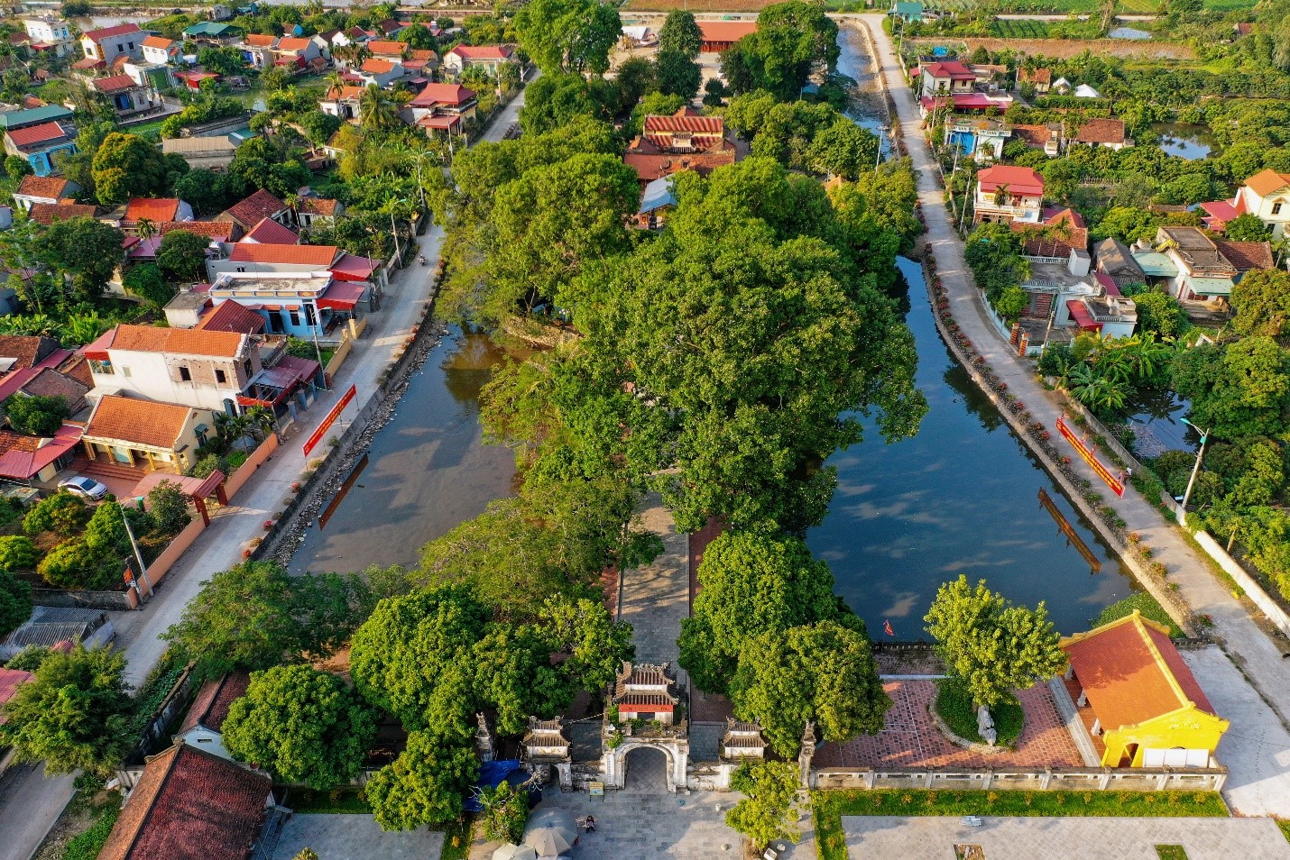 Check-in m&ugrave;a v&agrave;ng Tam Cốc, xem ph&aacute;o hoa v&agrave; &ldquo;quẩy&rdquo; hết m&igrave;nh tại Ninh B&igrave;nh h&egrave; n&agrave;y - Ảnh 5.