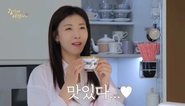 Ha Ji Won giữ d&aacute;ng bằng 1 ly c&agrave; ph&ecirc; đặc biệt- Ảnh 1.