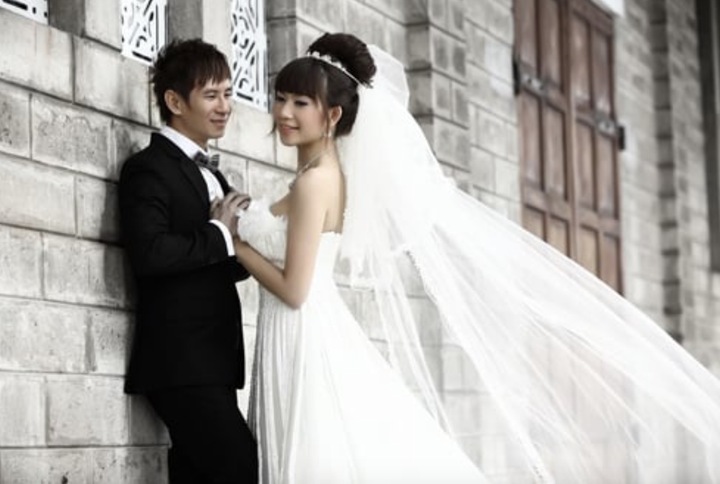 16 năm h&ocirc;n nh&acirc;n của "đạo diễn ngh&igrave;n tỷ" L&yacute; Hải b&ecirc;n vợ k&eacute;m 17 tuổi- Ảnh 1.