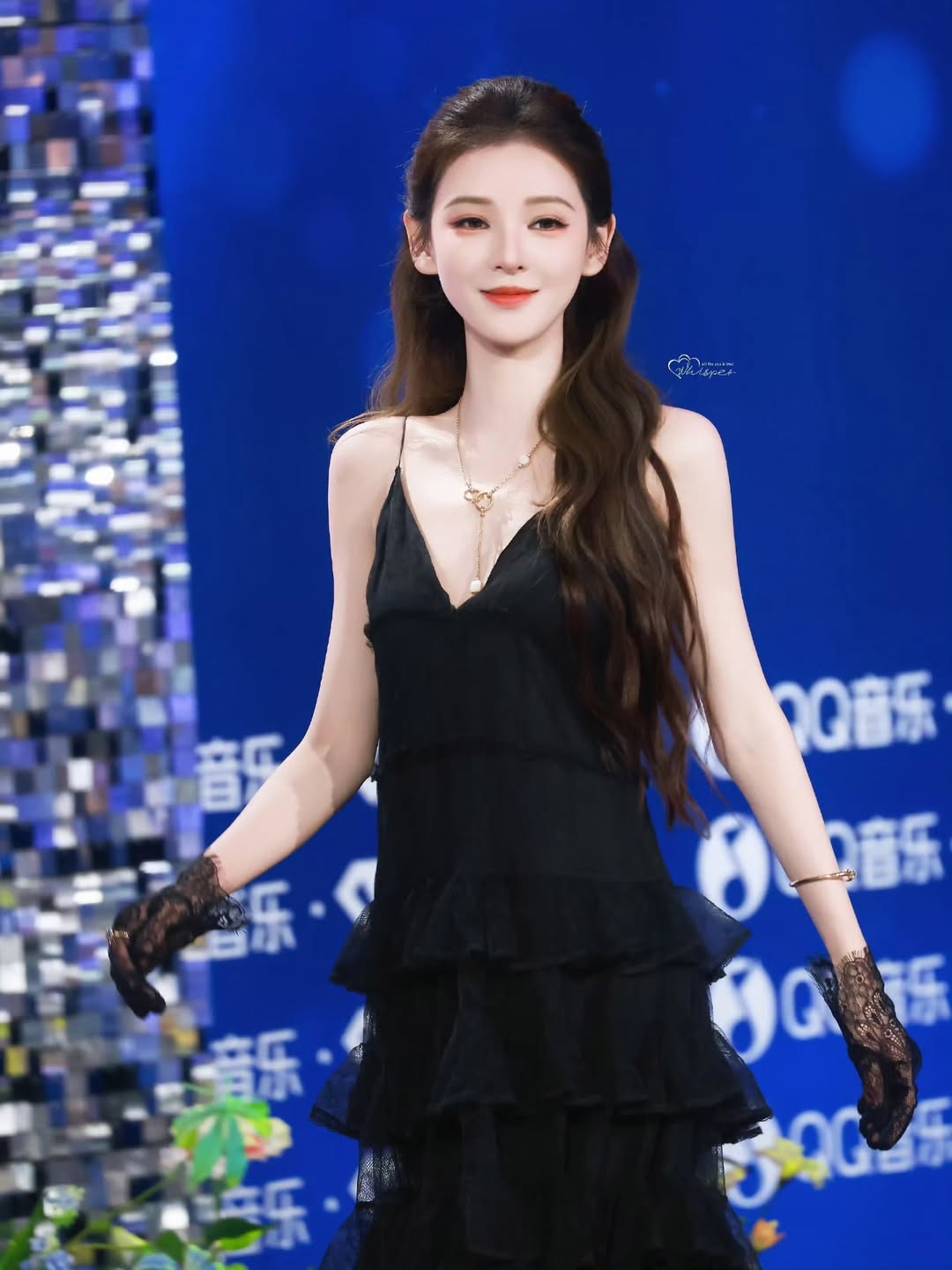 Mỹ nh&acirc;n showbiz cười 1 c&aacute;i đốn tim 1,4 tỷ d&acirc;n: Mặc đẹp kh&ocirc;ng trượt ph&aacute;t n&agrave;o, style g&igrave; cũng c&acirc;n ngon ơ - Ảnh 4.