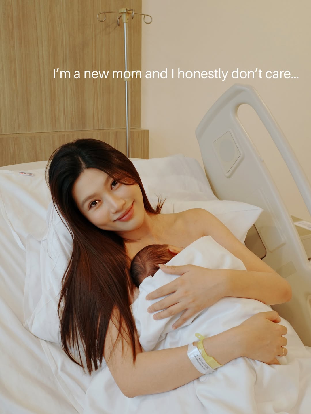 D&acirc;u h&agrave;o m&ocirc;n giản dị nhất Việt Nam: Sinh con xong "đẹp như chưa từng đẻ", mặc đơn giản m&agrave; sang ngời ngời- Ảnh 1.