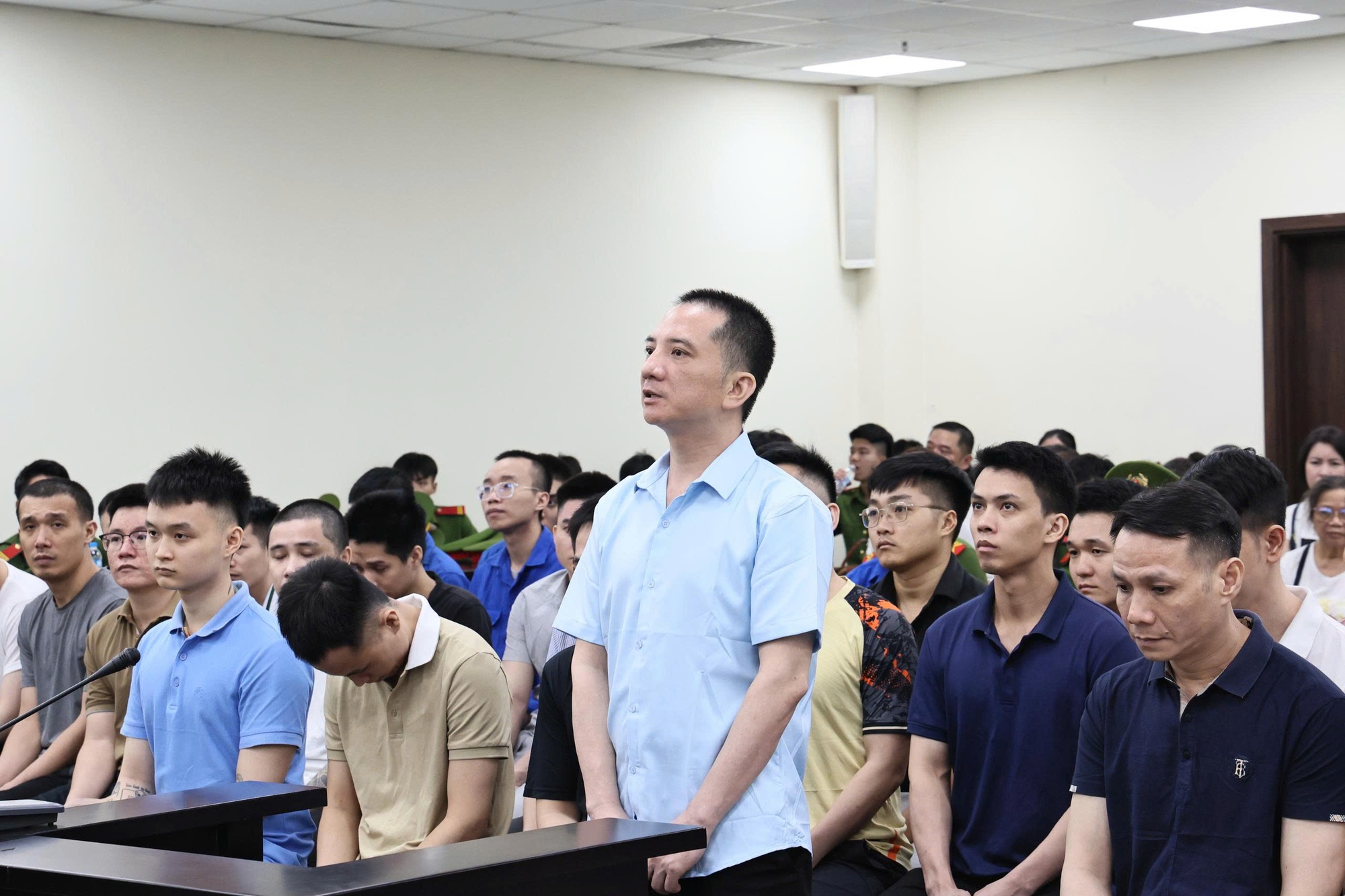 X&eacute;t xử "&ocirc;ng tr&ugrave;m" tổ chức đ&aacute;nh bạc hơn 4.000 tỉ đồng - Ảnh 2.