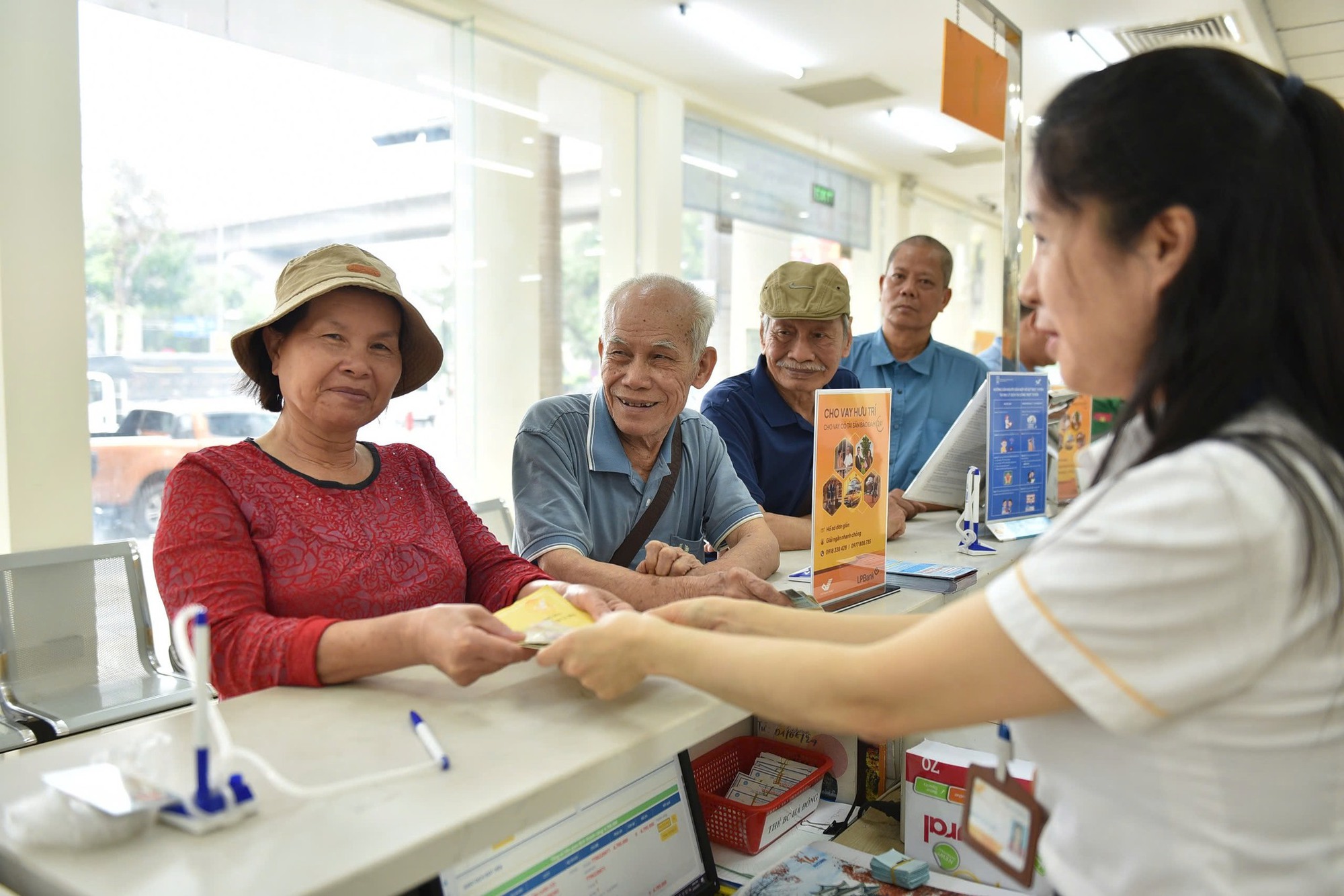 Chi tiết lịch chi trả lương hưu tr&ecirc;n cả nước th&aacute;ng 4 - Ảnh 1.