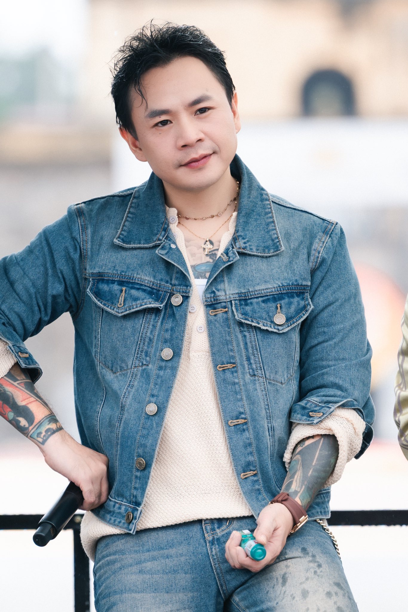 Gặp tranh c&atilde;i lớn với h&igrave;nh ảnh "T&oacute;c Ti&ecirc;n - Touliver", Binz đ&atilde; đổi artwork trong b&agrave;i Em?- Ảnh 7.