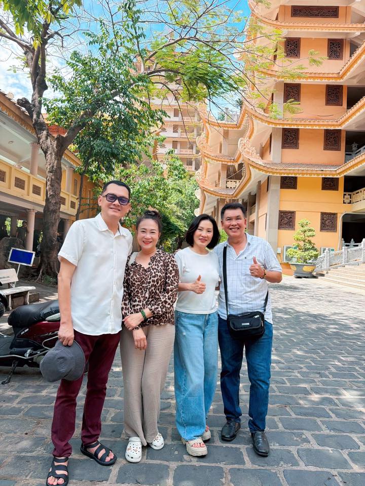NSƯT Hữu Ch&acirc;u hẹn h&ograve; với 1 nữ nghệ sĩ đ&igrave;nh đ&aacute;m ở tuổi 60, sau nhiều năm độc th&acirc;n?- Ảnh 2.
