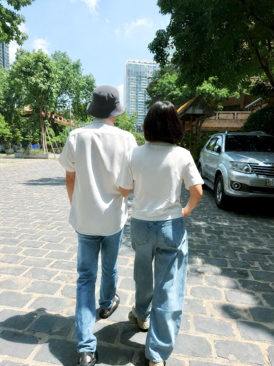 NSƯT Hữu Ch&acirc;u hẹn h&ograve; với 1 nữ nghệ sĩ đ&igrave;nh đ&aacute;m ở tuổi 60, sau nhiều năm độc th&acirc;n?- Ảnh 1.