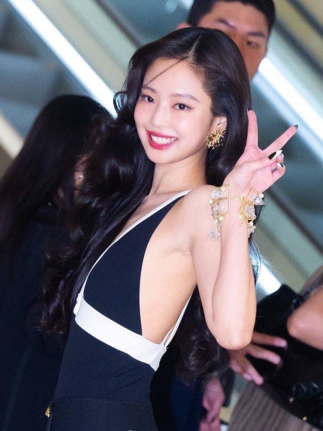 &Aacute;t chủ b&agrave;i của CHANEL lộ diện: Jennie v&agrave; G-Dragon cuối c&ugrave;ng cũng hội ngộ - Ảnh 1.
