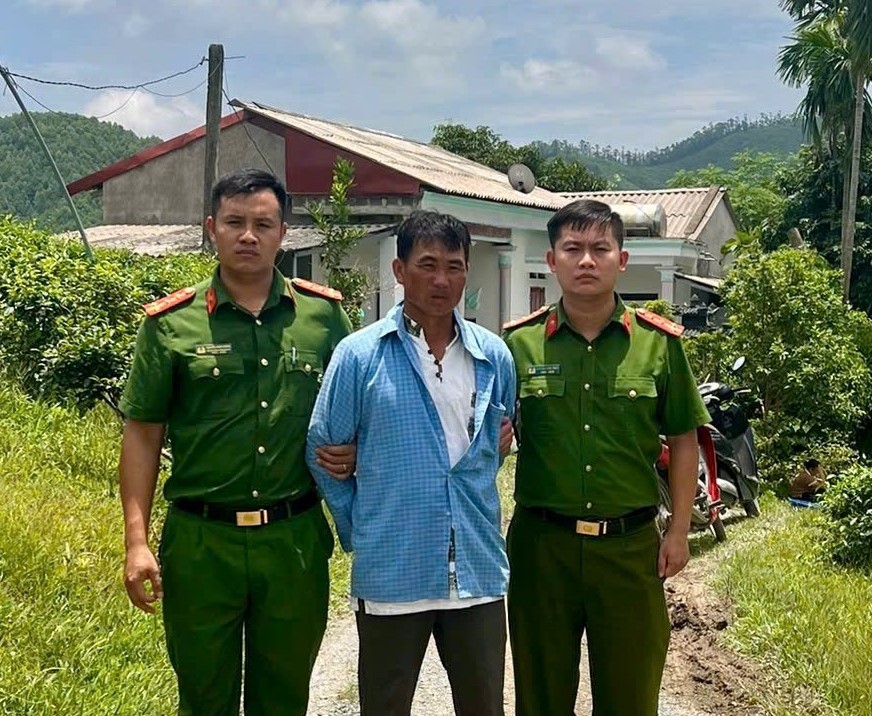 Bất ngờ d&ugrave;ng hung kh&iacute; s&aacute;t hại em d&acirc;u, l&agrave;m bị thương em trai - Ảnh 1.