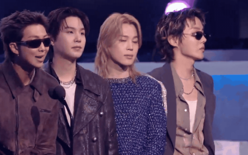 BTS được đặc c&aacute;ch đi trễ tại lễ trao giải lớn nhất nước Mỹ, cả triệu người n&iacute;n thở chờ đợi- Ảnh 2.