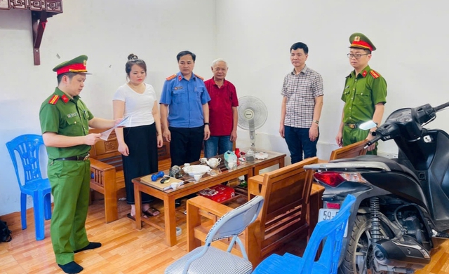 Ra quyết định khởi tố gi&aacute;m đốc L&yacute; Hữu Khải, kế to&aacute;n Trần Trung Được- Ảnh 1.