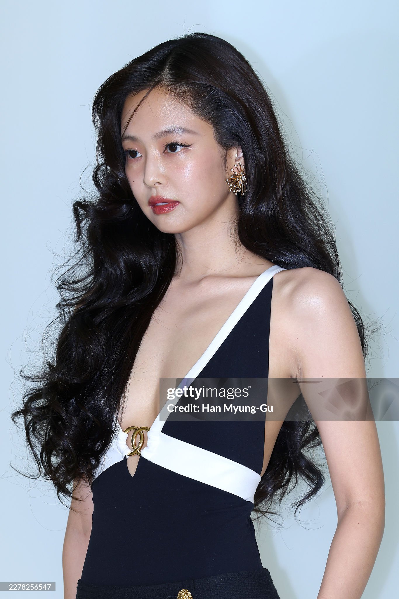 2 thứ về Jennie bị soi mạnh: Ảnh cận kh&ocirc;ng chỉnh sửa v&agrave; th&aacute;i độ với G-Dragon- Ảnh 8.
