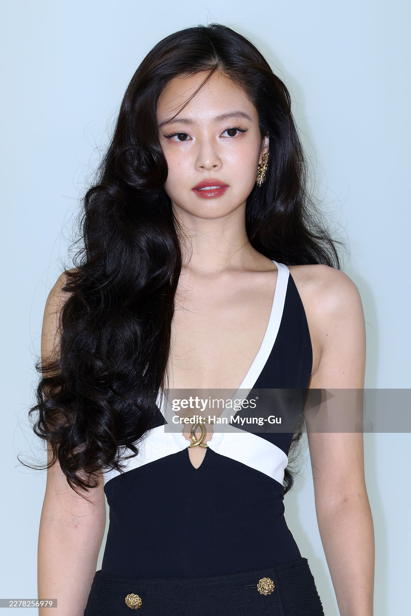 2 thứ về Jennie bị soi mạnh: Ảnh cận kh&ocirc;ng chỉnh sửa v&agrave; th&aacute;i độ với G-Dragon- Ảnh 7.