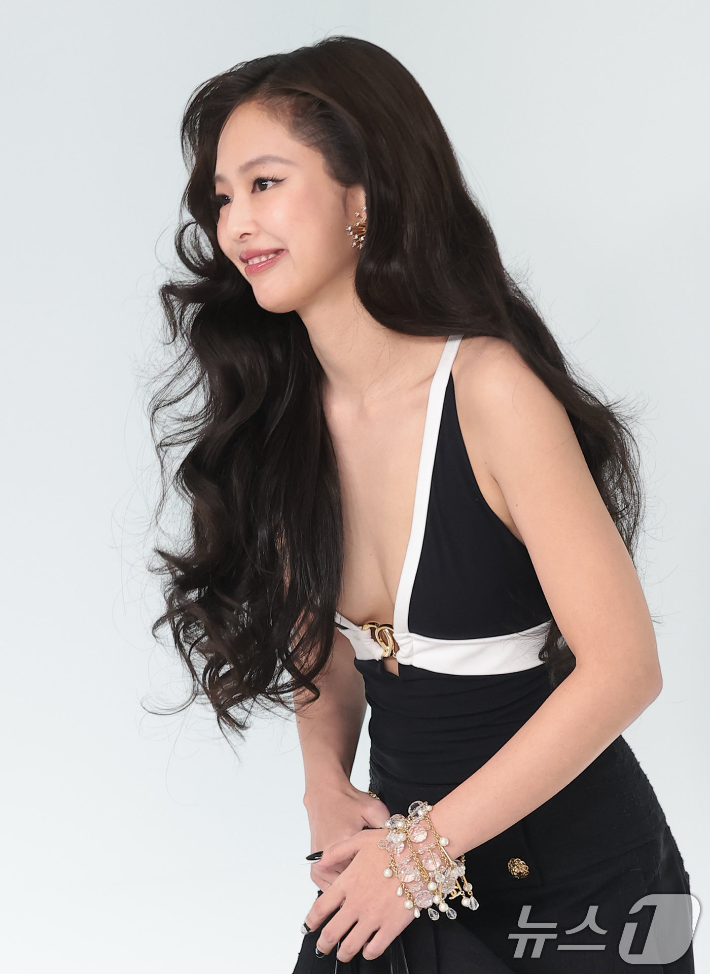 &Aacute;t chủ b&agrave;i của CHANEL lộ diện: Jennie v&agrave; G-Dragon cuối c&ugrave;ng cũng hội ngộ - Ảnh 7.