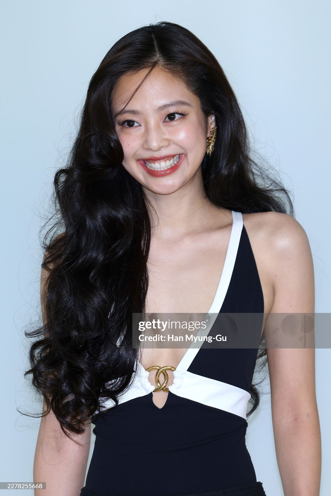 2 thứ về Jennie bị soi mạnh: Ảnh cận kh&ocirc;ng chỉnh sửa v&agrave; th&aacute;i độ với G-Dragon- Ảnh 9.