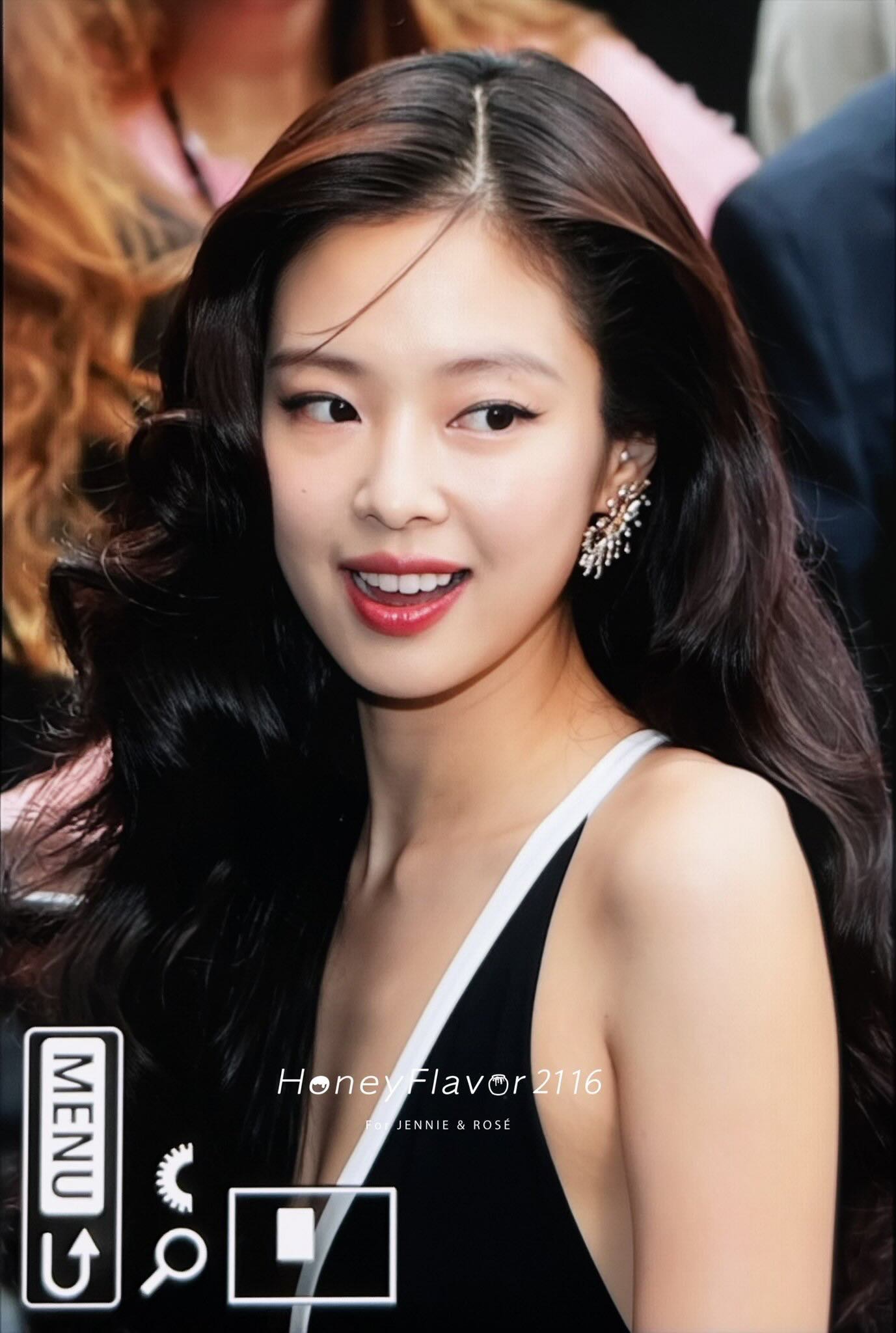2 thứ về Jennie bị soi mạnh: Ảnh cận kh&ocirc;ng chỉnh sửa v&agrave; th&aacute;i độ với G-Dragon- Ảnh 3.