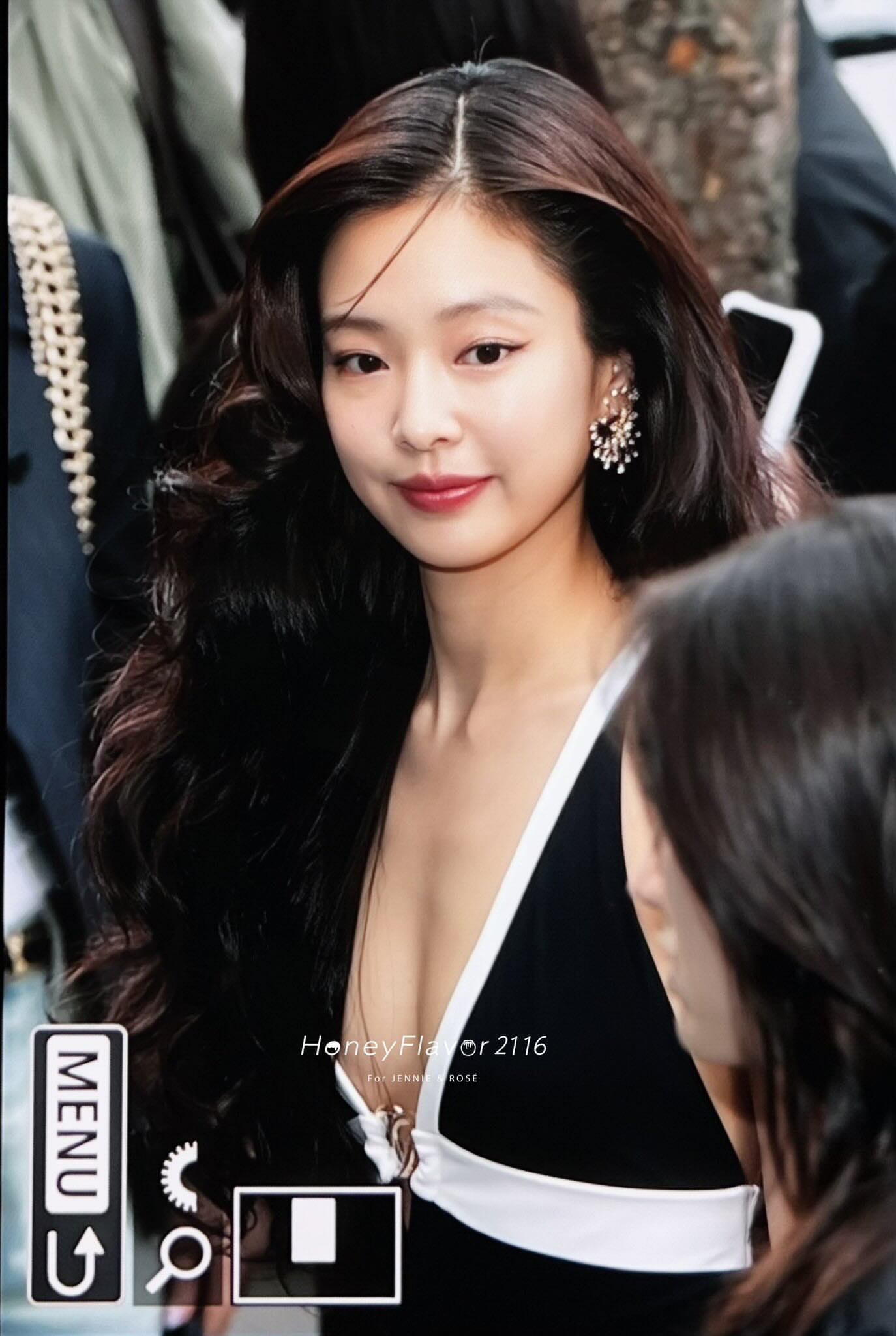 2 thứ về Jennie bị soi mạnh: Ảnh cận kh&ocirc;ng chỉnh sửa v&agrave; th&aacute;i độ với G-Dragon- Ảnh 6.