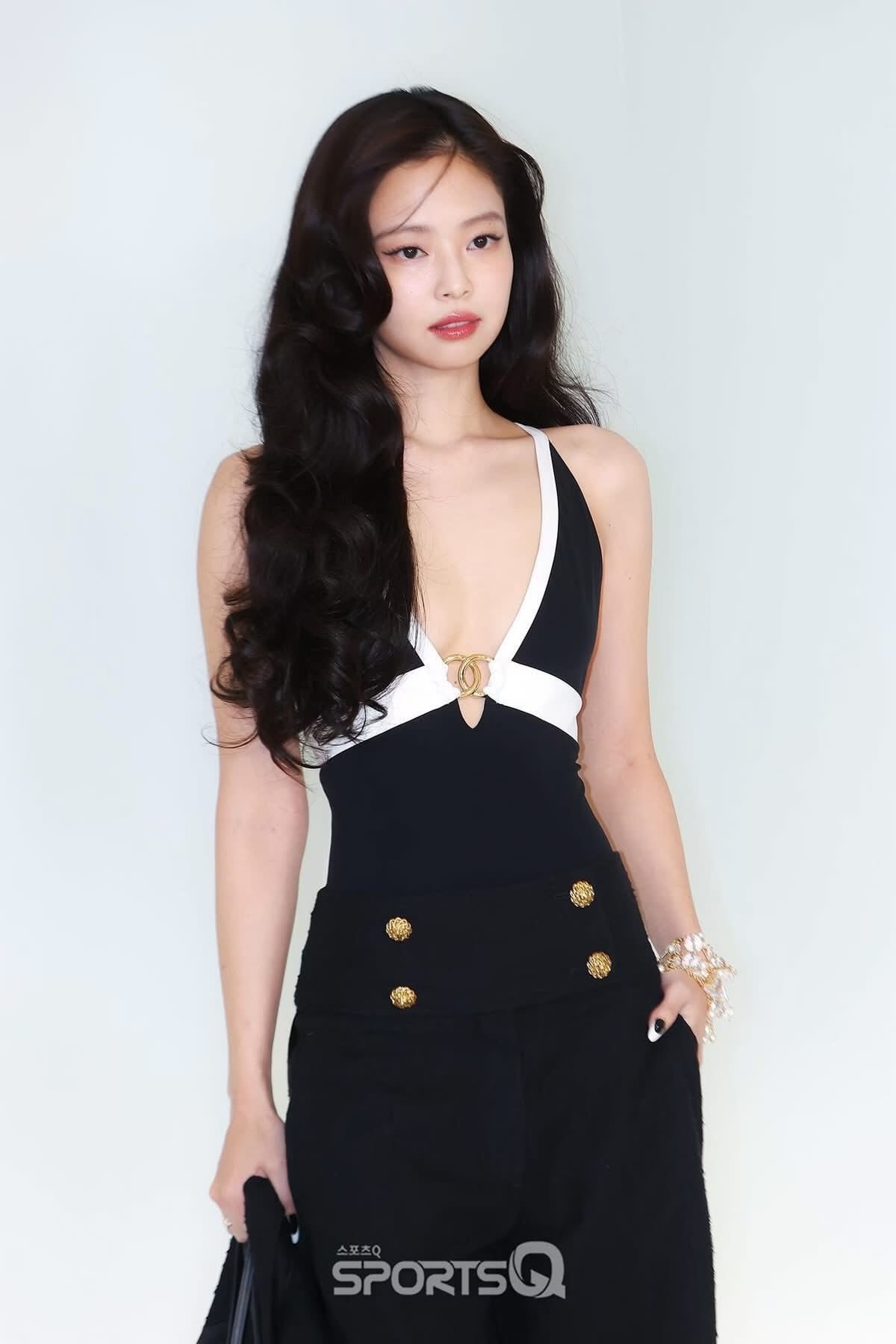 2 thứ về Jennie bị soi mạnh: Ảnh cận kh&ocirc;ng chỉnh sửa v&agrave; th&aacute;i độ với G-Dragon- Ảnh 10.