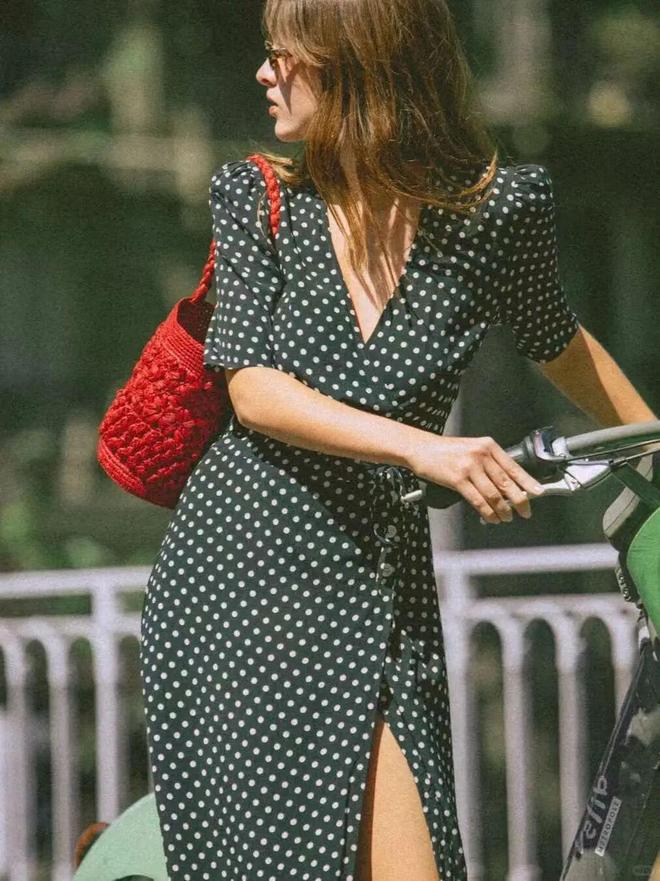 4 c&ocirc;ng thức mix đồ "ăn gian" gu thẩm mỹ m&ugrave;a h&egrave; n&agrave;y: Ai mặc cũng đẹp, ai nh&igrave;n cũng m&ecirc;- Ảnh 24.