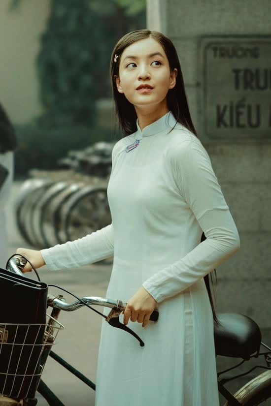 "N&agrave;ng thơ" Mắt Biếc vừa được cầu h&ocirc;n, danh t&iacute;nh chồng sắp cưới cực b&iacute; ẩn- Ảnh 2.