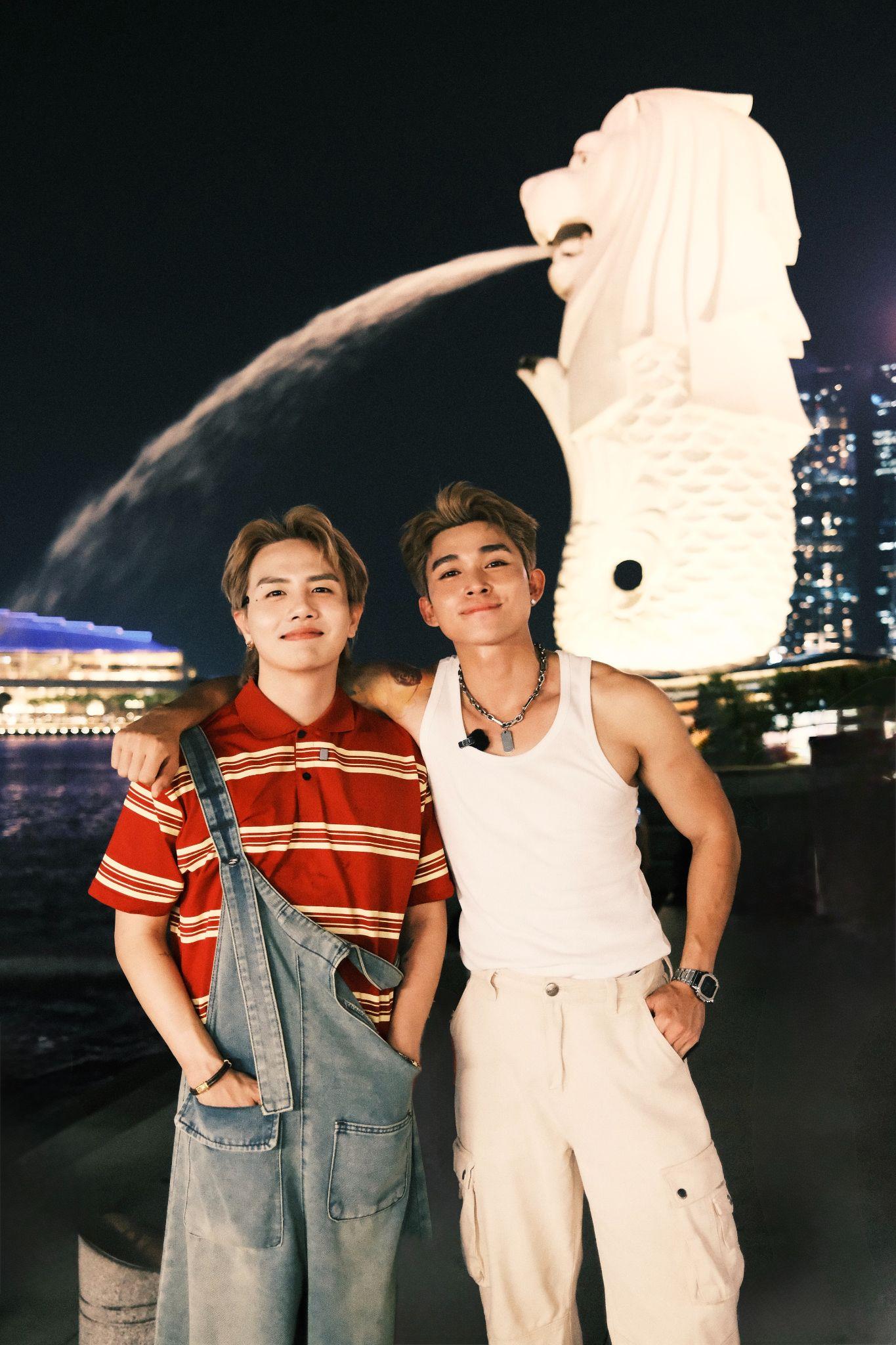 Jun Phạm và Duy Khánh “dính cứng ngắc” với loạt trải nghiệm mới lạ khi quay lại Singapore - Ảnh 1. Jun Phạm và Duy Khánh “dính cứng ngắc” với loạt trải nghiệm mới lạ khi quay lại Singapore - Ảnh 1.