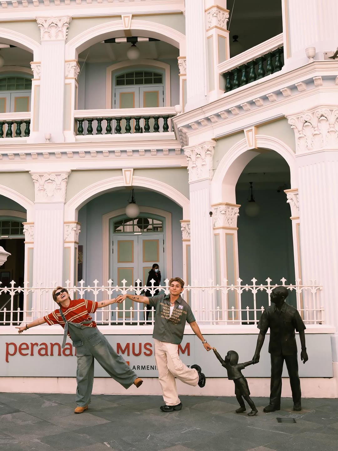 Jun Phạm và Duy Khánh “dính cứng ngắc” với loạt trải nghiệm mới lạ khi quay lại Singapore - Ảnh 3. Jun Phạm và Duy Khánh “dính cứng ngắc” với loạt trải nghiệm mới lạ khi quay lại Singapore - Ảnh 3.