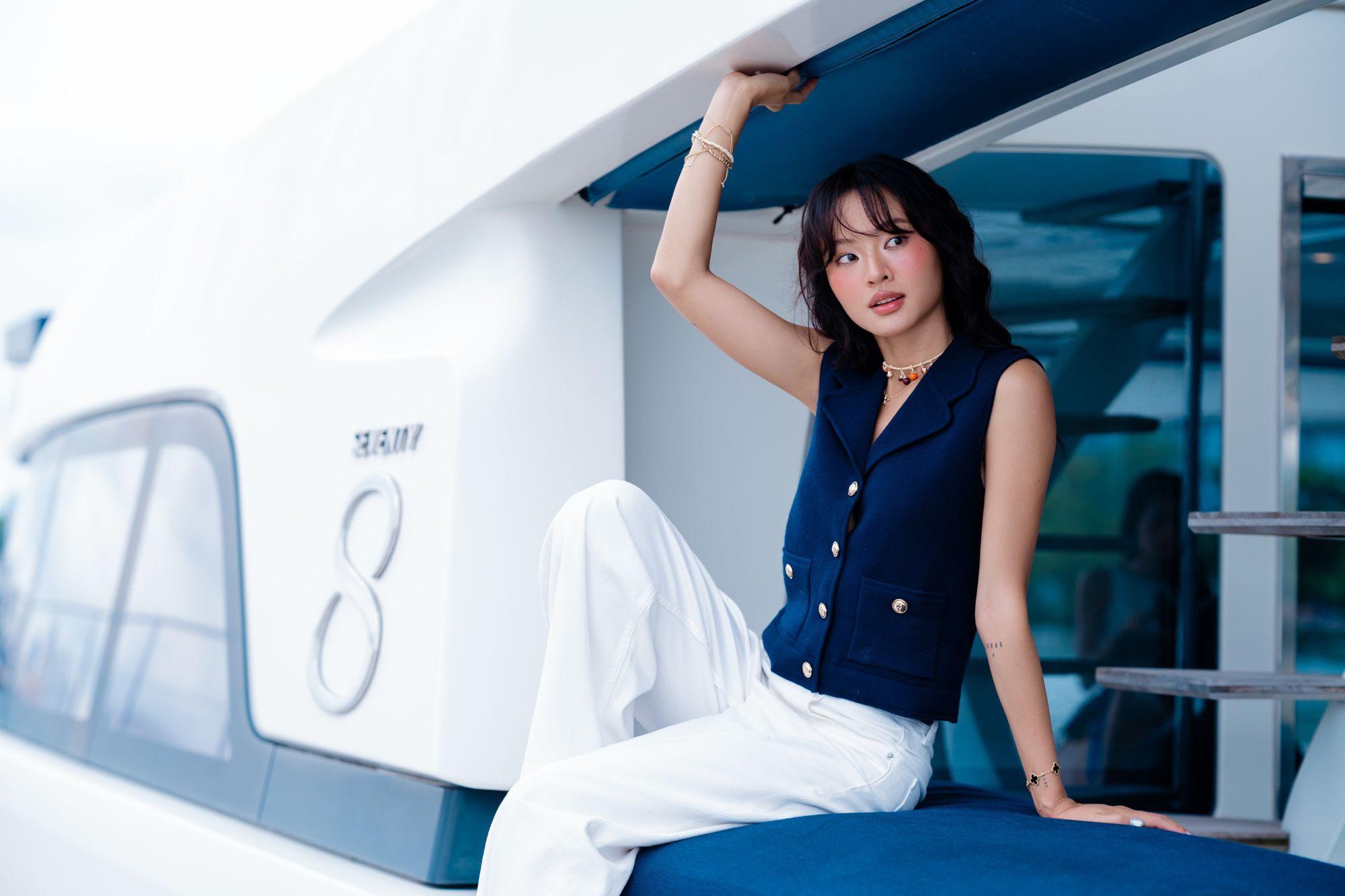 Maje cùng dàn IT girl đón Xuân - Hè 2026 trên du thuyền - Ảnh 6. Maje cùng dàn IT girl đón Xuân - Hè 2026 trên du thuyền - Ảnh 6.