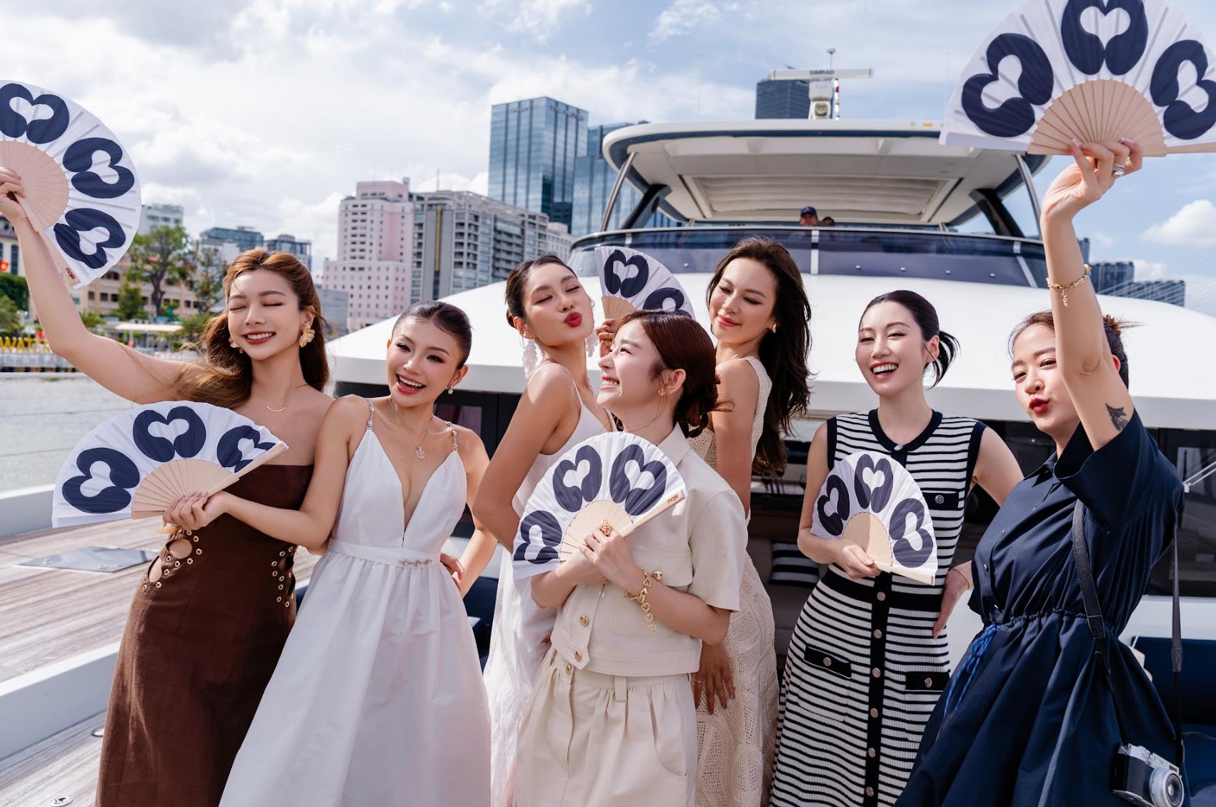 Maje cùng dàn IT girl đón Xuân - Hè 2026 trên du thuyền - Ảnh 8. Maje cùng dàn IT girl đón Xuân - Hè 2026 trên du thuyền - Ảnh 8.