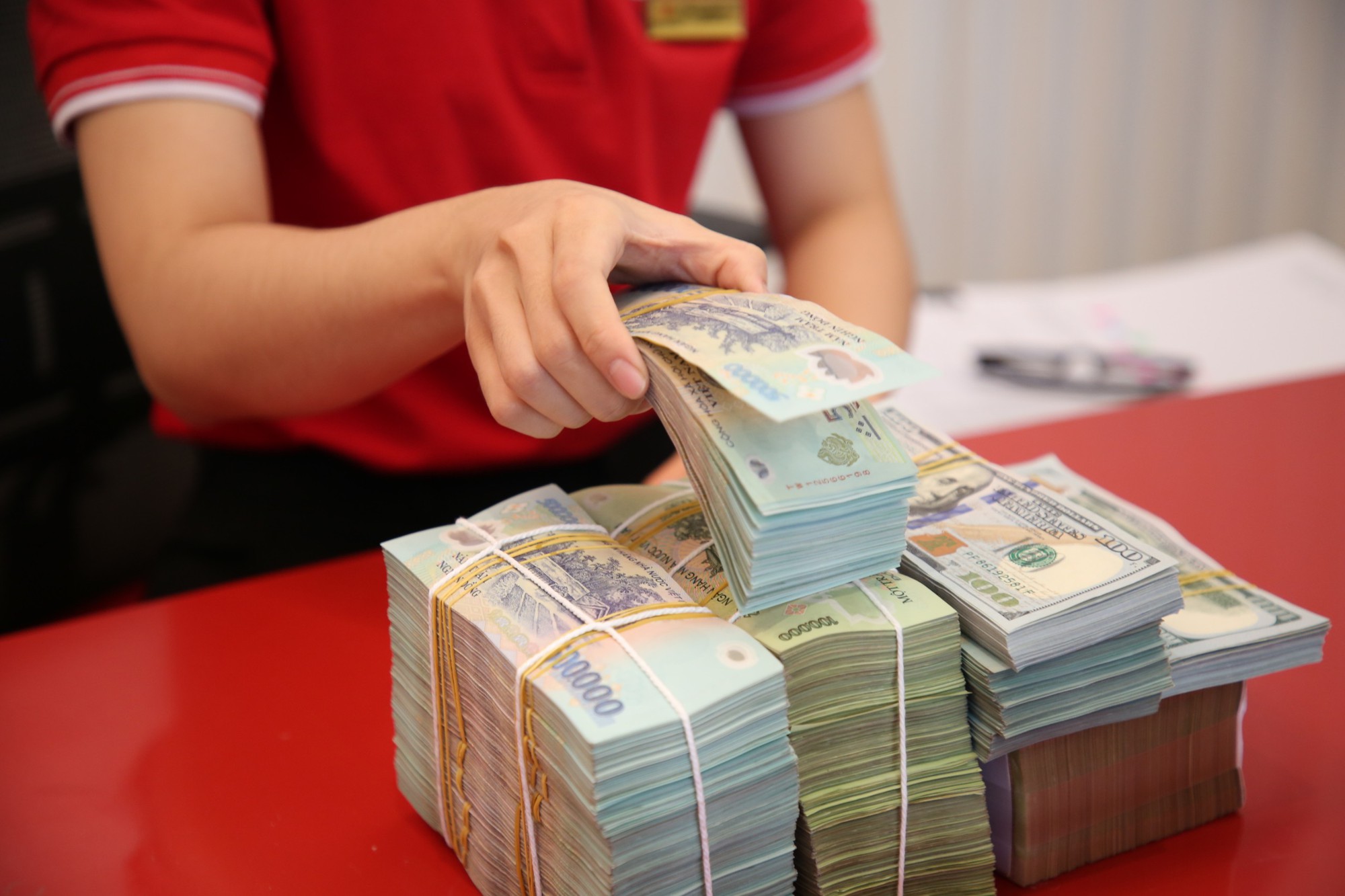 Lưu &yacute; khi gửi tiền ng&acirc;n h&agrave;ng- Ảnh 2.