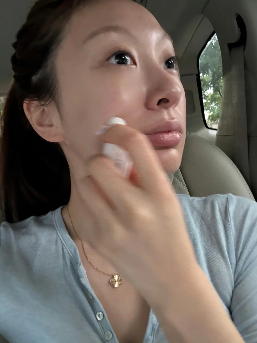Mua kem chống nắng chỉ nh&igrave;n SPF l&agrave; sai lầm phổ biến khiến da ng&agrave;y c&agrave;ng nhanh l&atilde;o h&oacute;a - Ảnh 4.