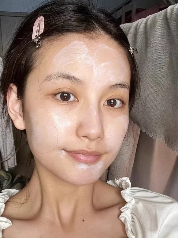 Mua kem chống nắng chỉ nh&igrave;n SPF l&agrave; sai lầm phổ biến khiến da ng&agrave;y c&agrave;ng nhanh l&atilde;o h&oacute;a - Ảnh 3.
