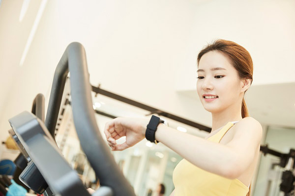 &ldquo;Ngh&egrave;o thời gian&rdquo;, d&acirc;n văn ph&ograve;ng biến 1 tiếng nghỉ trưa th&agrave;nh khung giờ v&agrave;ng: Đi tập gym, đi học th&ecirc;m thay v&igrave; ngủ gục tr&ecirc;n b&agrave;n- Ảnh 2.