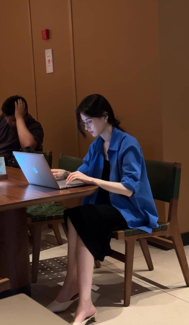 Một thế hệ đi l&agrave;m nhưng chưa bao giờ thật sự tan l&agrave;m - Ảnh 1.
