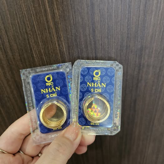Cầm 100 triệu đi mua v&agrave;ng l&uacute;c gi&aacute; v&agrave;ng "hơn 18 triệu", giờ chỉ biết thở d&agrave;i- Ảnh 1.