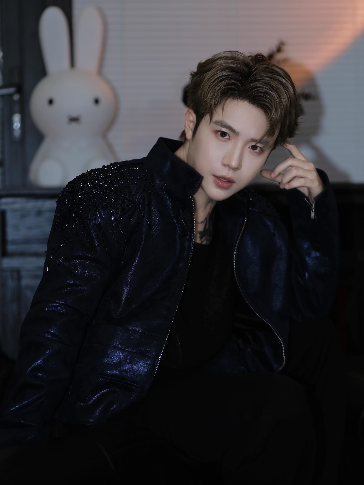 Nam thần tượng Việt vừa comeback đ&atilde; bị k&ecirc;u gọi tẩy chay, d&ugrave;ng AI chế ảnh khiến đồng nghiệp phải l&ecirc;n tiếng giải cứu- Ảnh 8.
