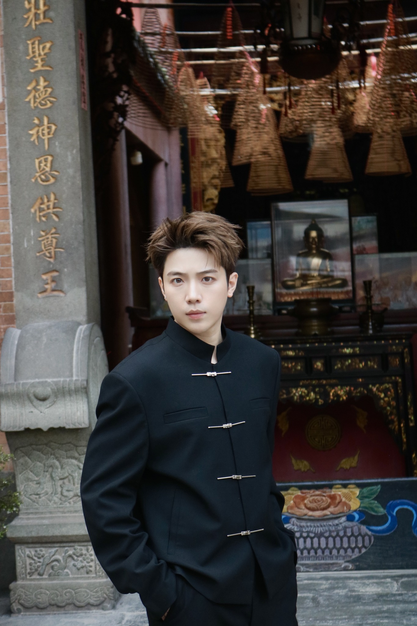Nam thần tượng Việt vừa comeback đ&atilde; bị k&ecirc;u gọi tẩy chay, d&ugrave;ng AI chế ảnh khiến đồng nghiệp phải l&ecirc;n tiếng giải cứu- Ảnh 2.