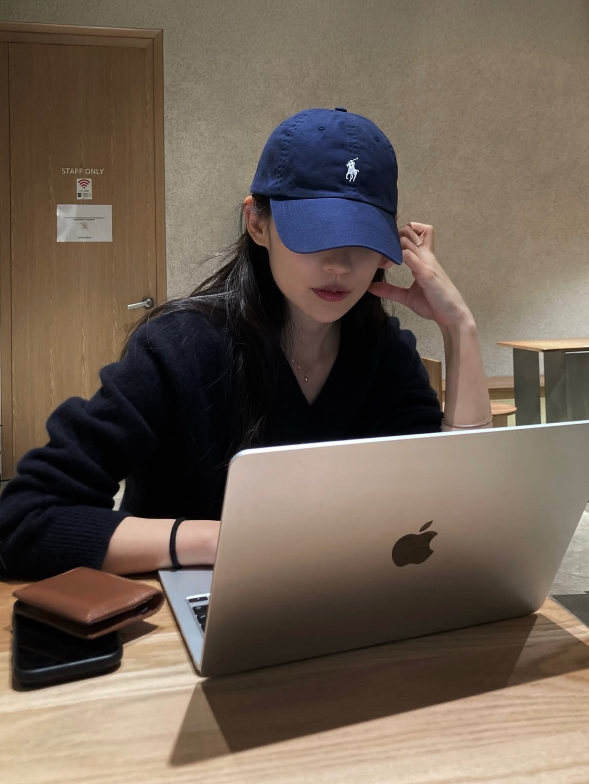 Một thế hệ đi l&agrave;m nhưng chưa bao giờ thật sự tan l&agrave;m - Ảnh 2.