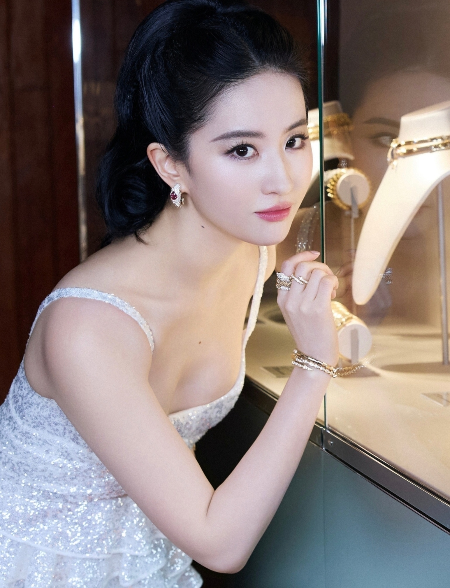 Người duy nhất đẹp hơn Lưu Diệc Phi l&agrave; ch&iacute;nh c&ocirc; ấy của 24 năm trước- Ảnh 9.